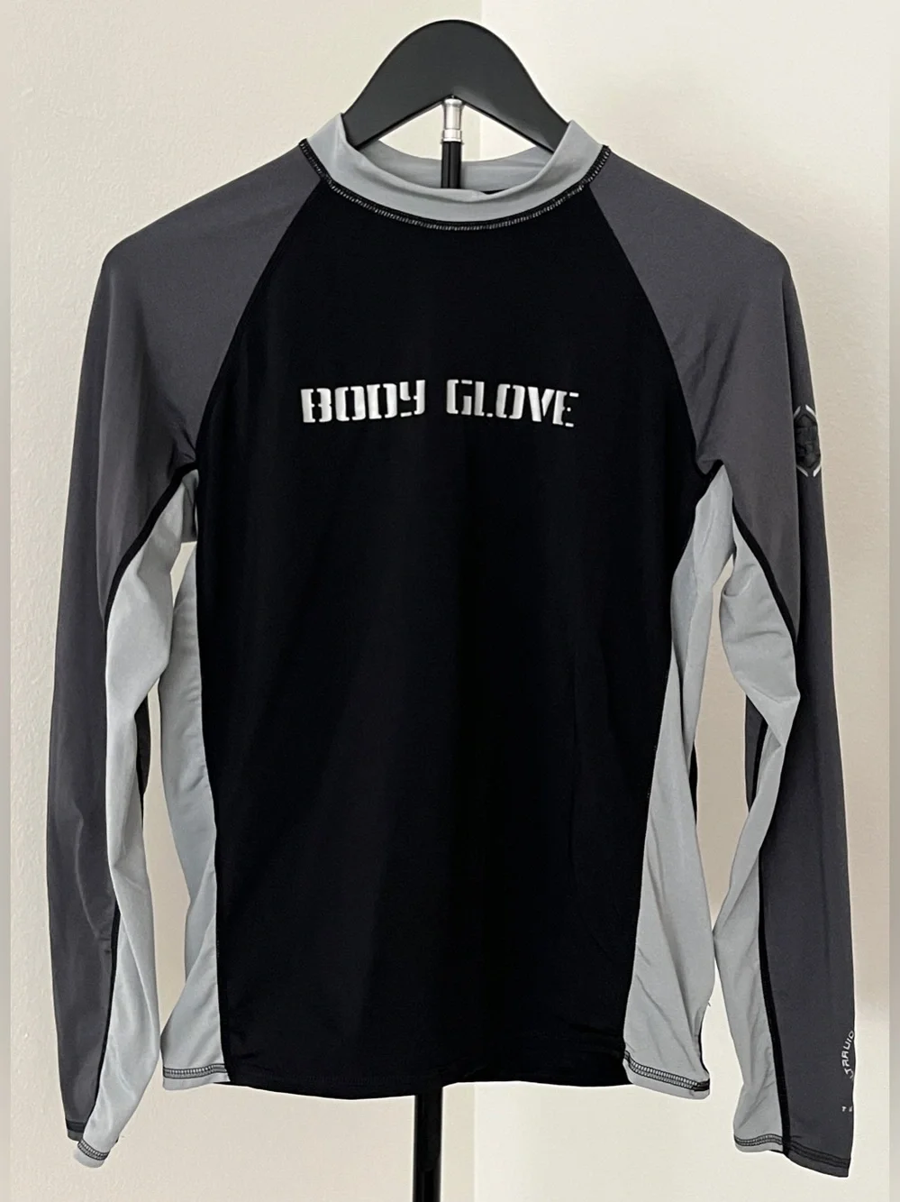 🌊 Classic Body Glove Long Sleeve Rash Guard | Black + Gray | Men’s/Unisex L